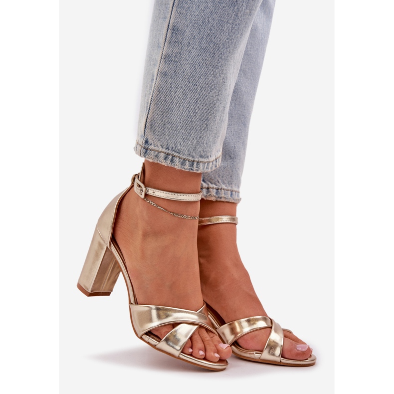 Sandalen auf einer Barbularabsatz mit Eco Leder golden 1