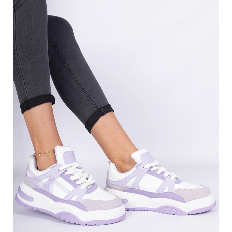 Lila Turnschuhe mit dicken Schnürsenkel violett 2