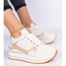 Beige Sneakers mit Glitzer und Metallinsertion dekoriert 2