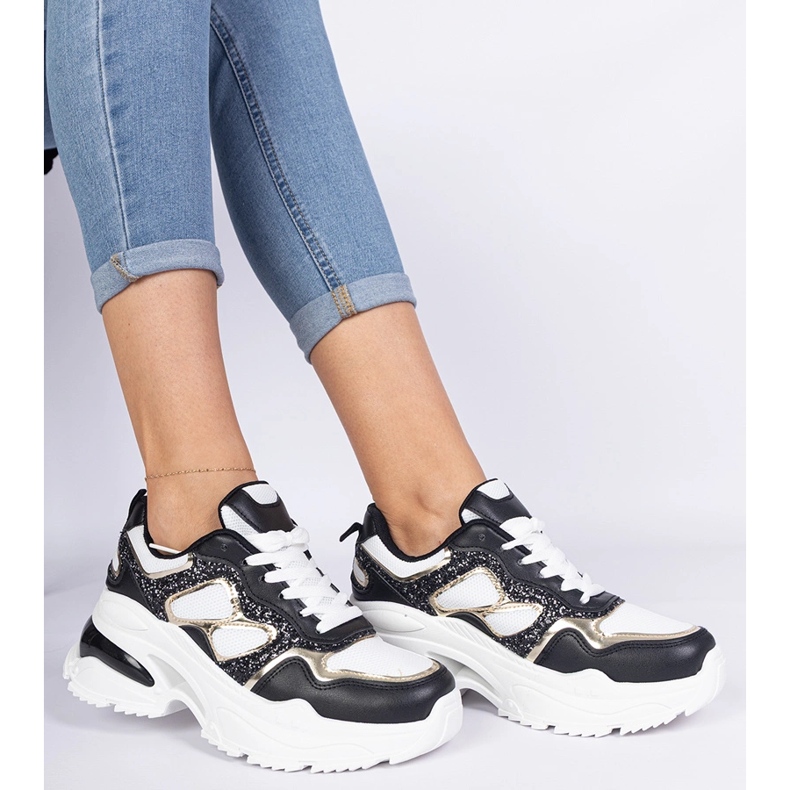 Schwarze Frauen -Turnschuhe mit Glitzer dekoriert 1