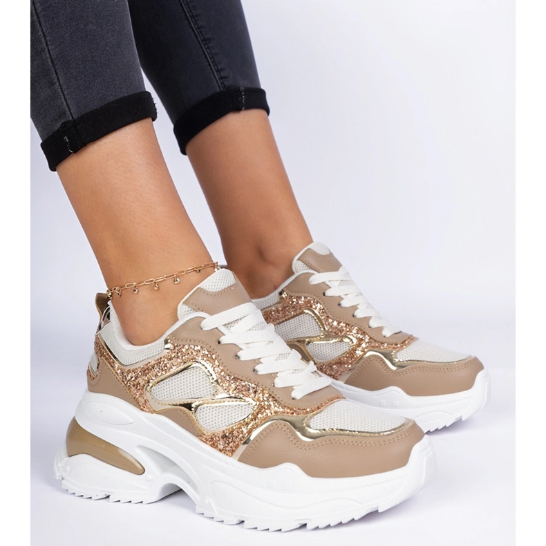 Braune Frauen -Turnschuhe mit Glitzer dekoriert 1