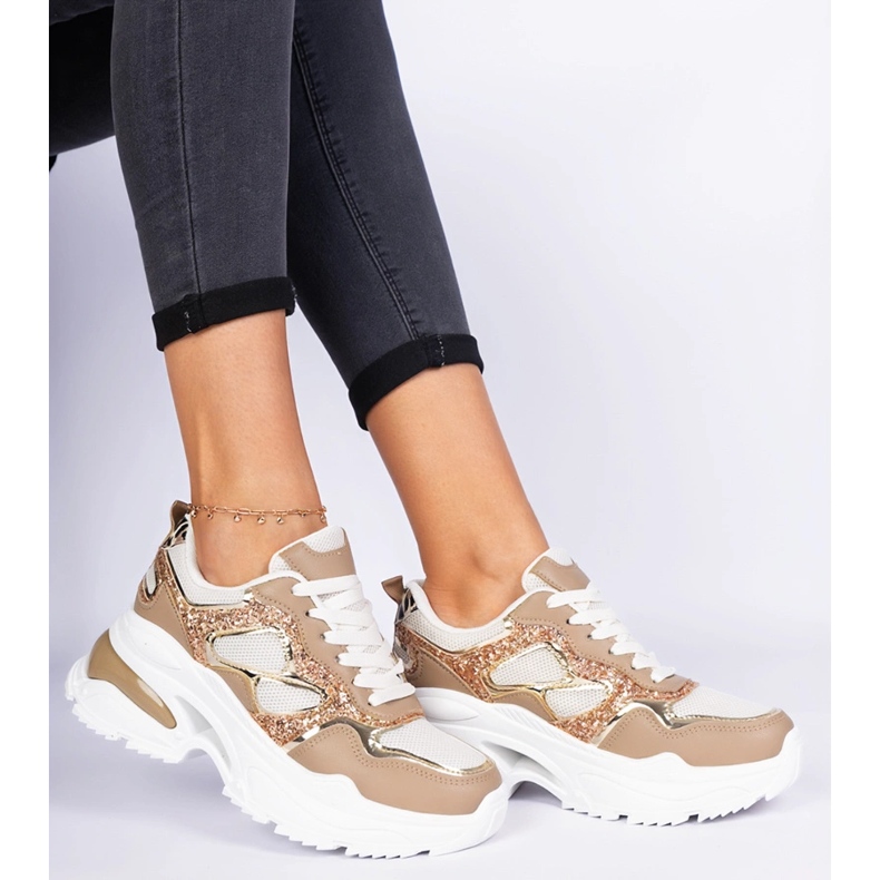 Braune Frauen -Turnschuhe mit Glitzer dekoriert 2