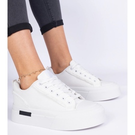 Materielle Turnschuhe für weiße Frauen auf der Plattform 1