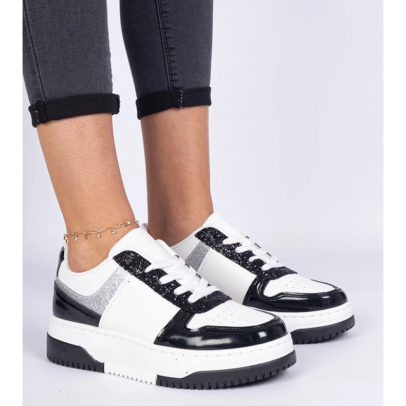 Schwarze Damen-Sneaker mit dicker Sohle 2