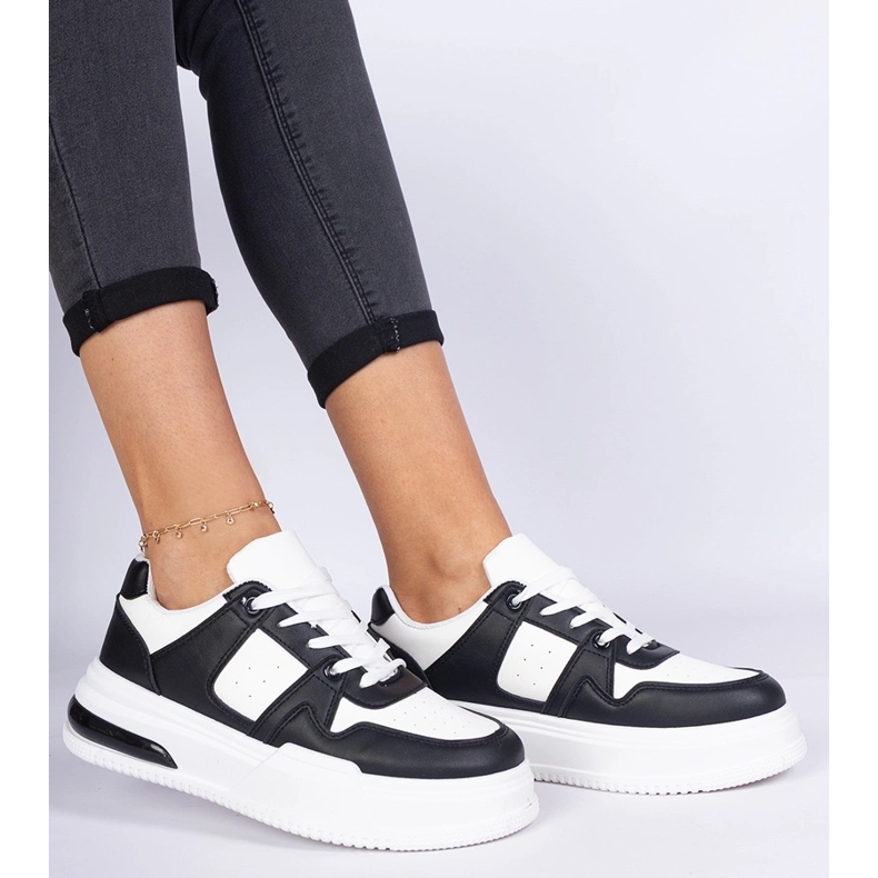 Schwarz-weiße Damen-Sneaker mit dicker Sohle 2