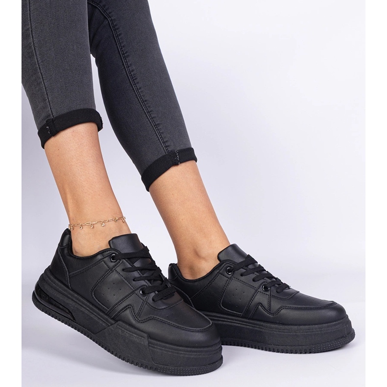 Schwarze Damen-Sneaker mit dicker Sohle 1