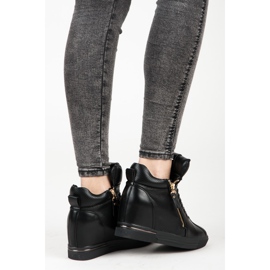 Schwarze Turnschuhe 2