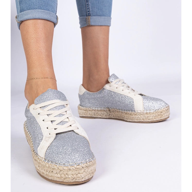 Espadrilles für silberne Frauen mit Glitzer dekoriert 1