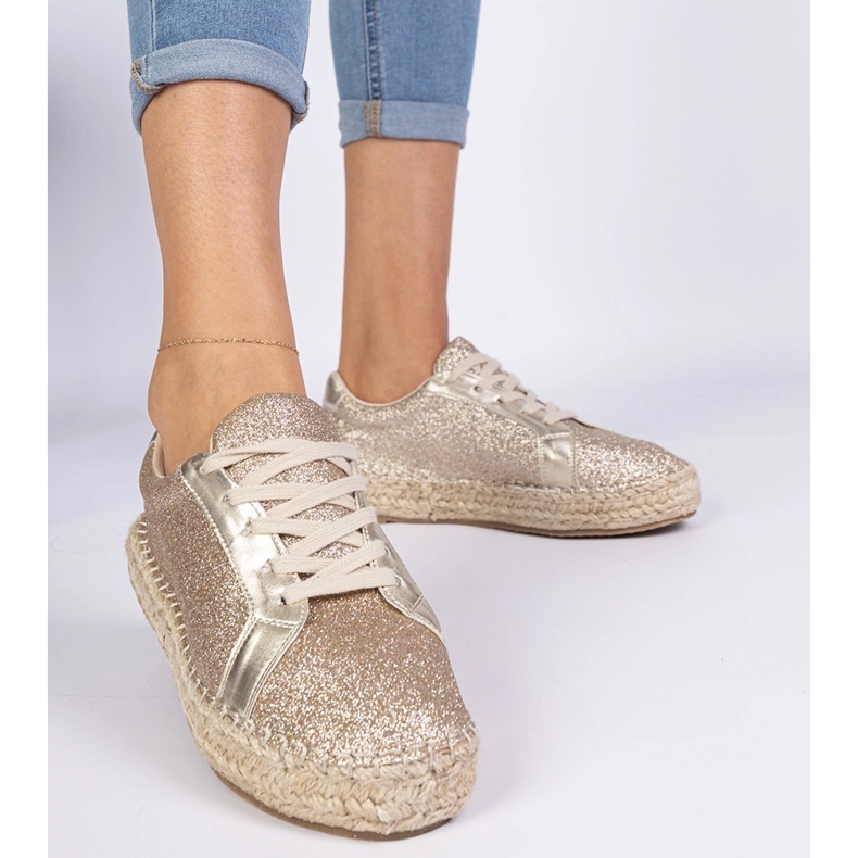 Espadrilles für goldene Frauen mit Glitzer dekoriert 1