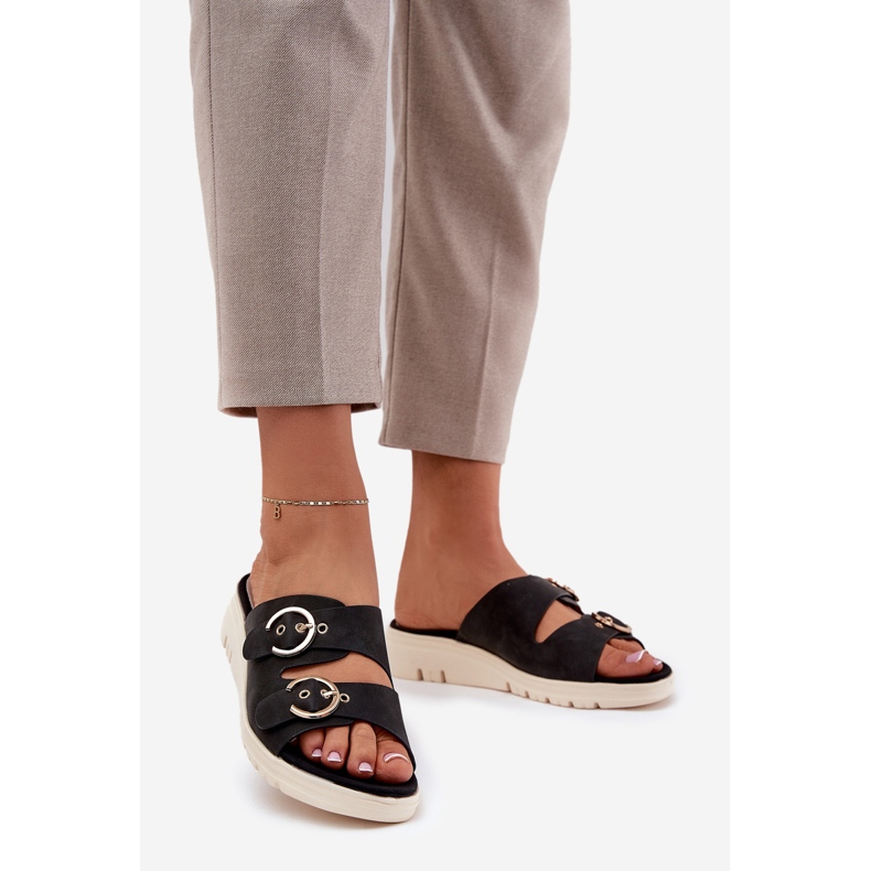 Leichte Frauenkeile mit schwarzen Schnallen 1