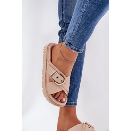 Hausschuhe auf der Plattform mit einer beige Schnalle 5