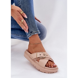 Hausschuhe auf der Plattform mit einer beige Schnalle 6