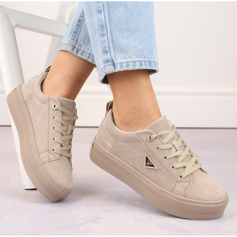 Damenschuhe aus beigem Leder und Wildleder auf der Plattform Filippo DP3533 1