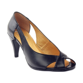 PEES Pumps aus schwarzem Leder 1