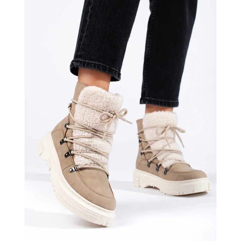 Beige Damen-Schneestiefel mit Schaffell 2