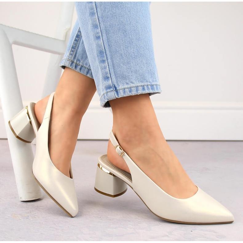 Elegante Damen-Sandalen mit durchgehender Spitze und Perlen, Sergio Leone SK175 beige 2