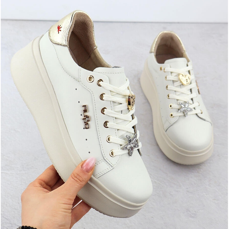 Frauen Lederschuhe auf der Plattform Beige Filippo 6790 1