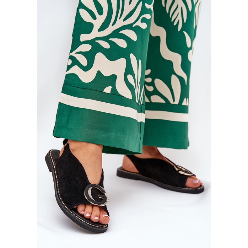 Flache Sandalen mit schwarzer Dekoration 2