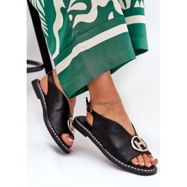 Flache elegante Sandalen mit einer schwarzen Dekoration 6