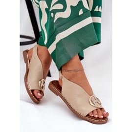 Flache elegante Sandalen mit beige Dekoration 7