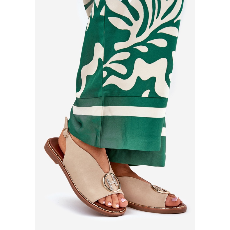 Flache elegante Sandalen mit beige Dekoration 1