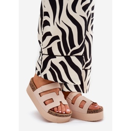 Hausschuhe auf einer massiven Plattform Beige 1