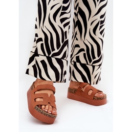 Hausschuhe auf der massiven Kamelplattform braun 2