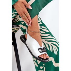 Flach -gekräuselte Sandalen mit einem Öko -Ornament Silberleder silber- 8