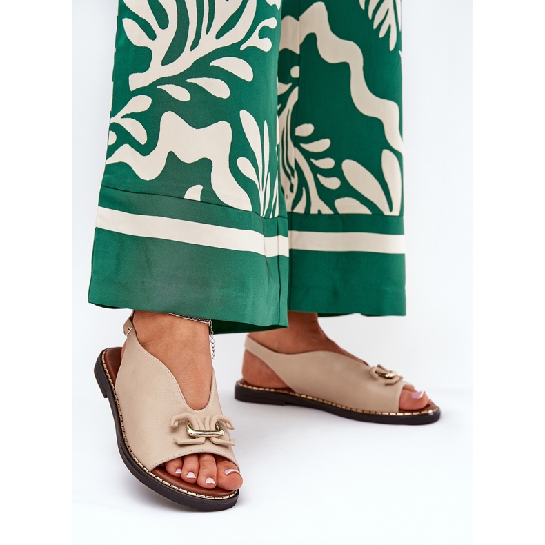 Flach -gekräuselte Sandalen mit einem Ornament aus Öko -Leder beige 2