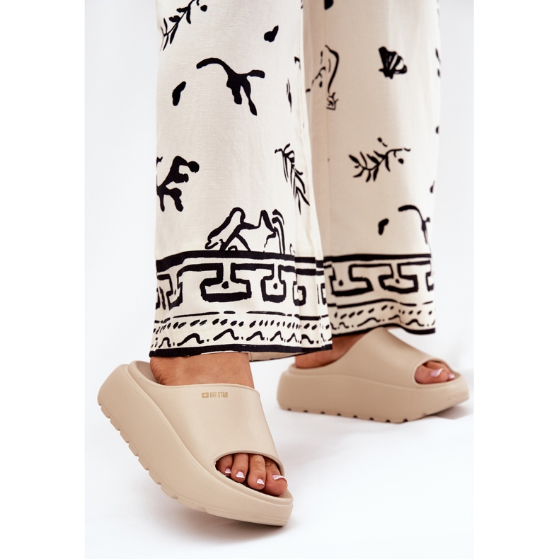 Frauenschaumflip Flops auf der Big Star RR274A569 -Plattform Beige 2