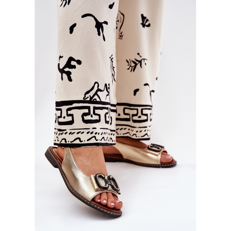 Jezzi Flache Sandalen mit einer Öko -Lederdekoration golden 2