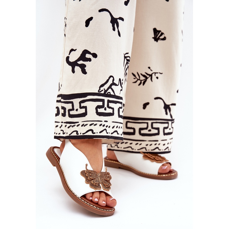 Jezzi Flach -geköpfte Frauensandalen mit einer weißen Dekoration 2