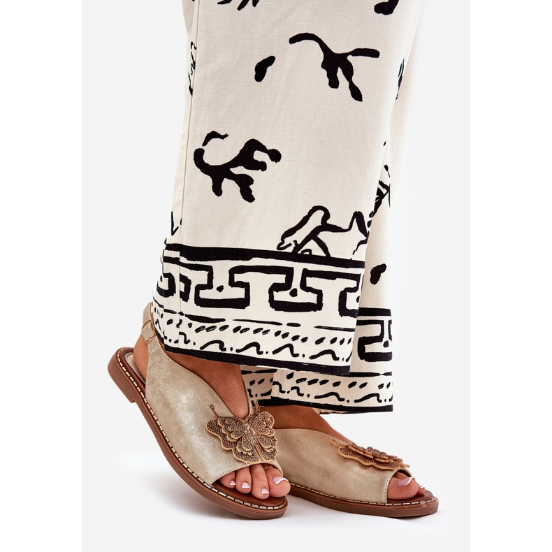 Jezzi Flach -geköpfte Frauensandalen mit goldener Verzierung 1