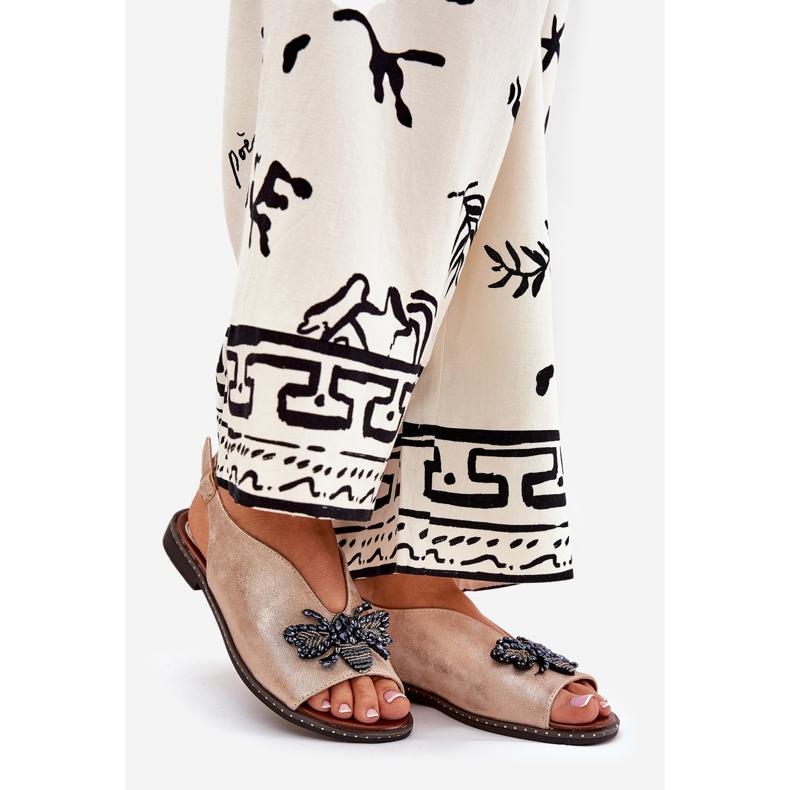 Jezzi Glänzende Frauensandalen mit Dekoration flach rosa Gold 1