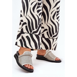 Jezzi Frauenkeile mit einem dekorativen Silbergurt grau 2