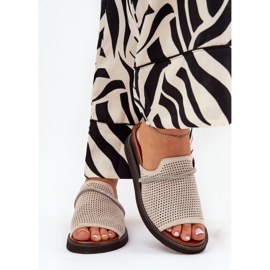 Jezzi Frauenkeile mit einem dekorativen beige Gurt 2