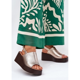 Jezzi Frauensandalen mit Öko -Leder auf der Plattform und goldenen Keilen 2