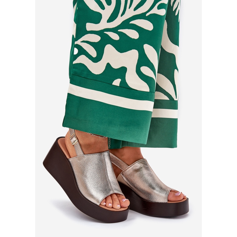 Jezzi Frauensandalen mit Öko -Leder auf der Plattform und goldenen Keilen 1
