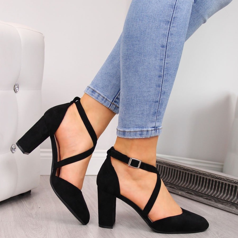 Schwarze Damensandalen auf der Post Sergio Leone SK863 1