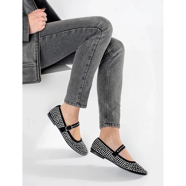 Schwarze Damenballerinas mit Nieten 1