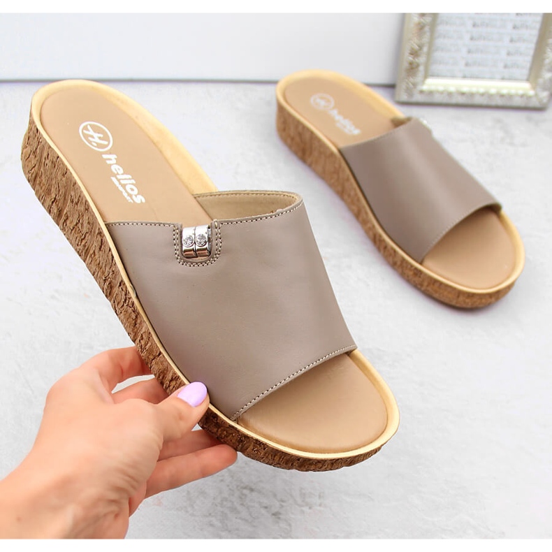 Bequeme Damen-Cappuccino-Hausschuhe aus Leder Helios 130.42 beige 1