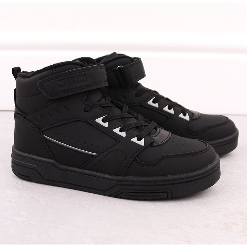 Isolierte schwarze Sportschuhe für Kinder Big Star OO374122 2
