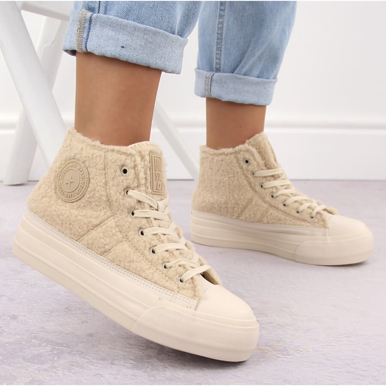 Beige isolierte Schaffell-Sneaker Big Star OO274A444 2