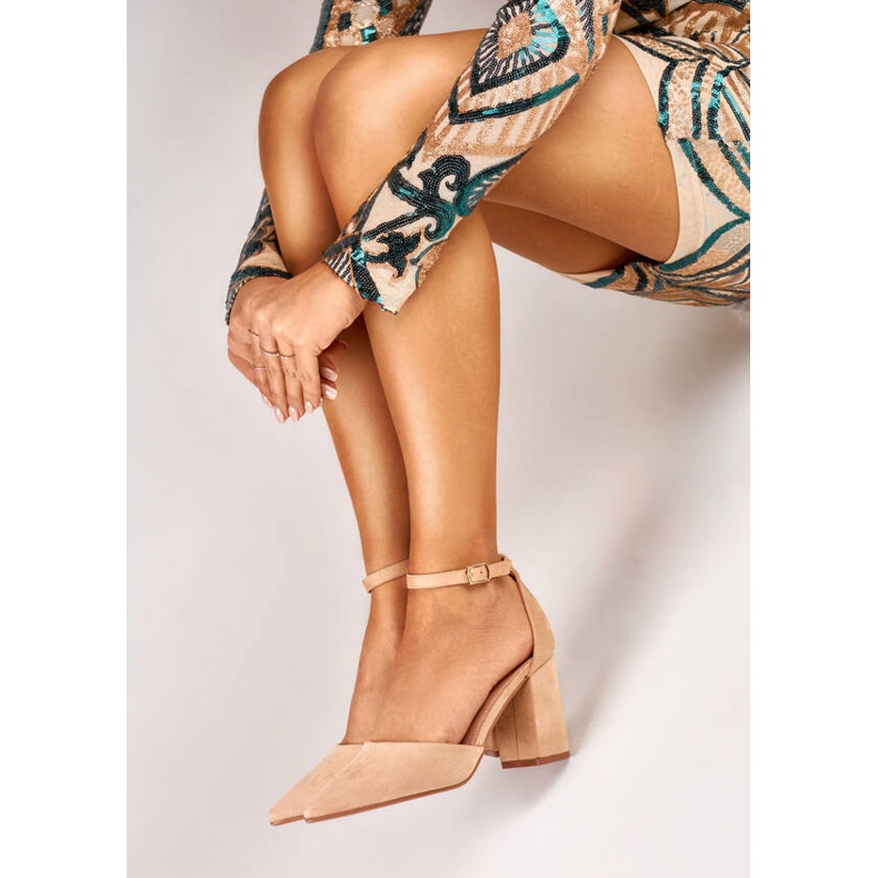 Beige Wildlederpumps mit Knöchelverschluss QA203BE 2