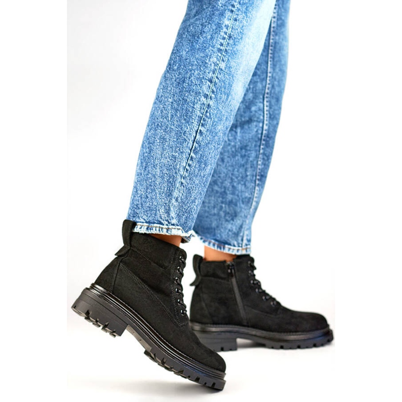 Isolierte Damen-Stiefeletten aus Wildleder, schwarz A5201B 2