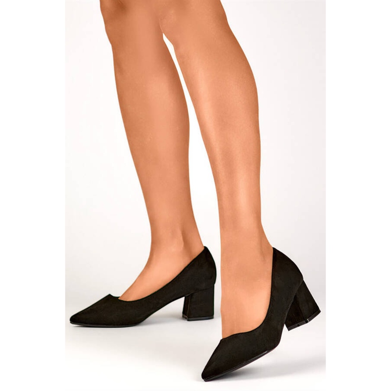 Damenpumps aus schwarzem Wildleder mit spitzer Zehenpartie und niedrigem Absatz KJ-10B 2