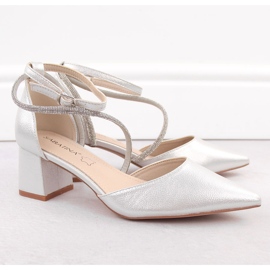 Silberne spitze Damensandalen von Sabatina mit Zirkonia 2