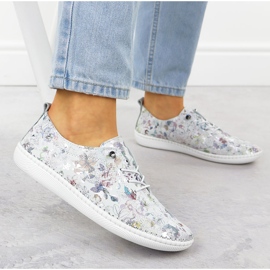 Damen -Lederschuhe mit weißen Blumen T.Sokolski 2023 FL 5