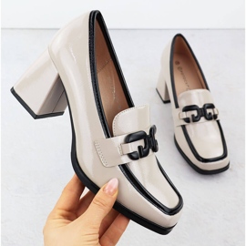 Lackierte Frauenschuhe auf dem Post Beige Potocki SZ12553 1