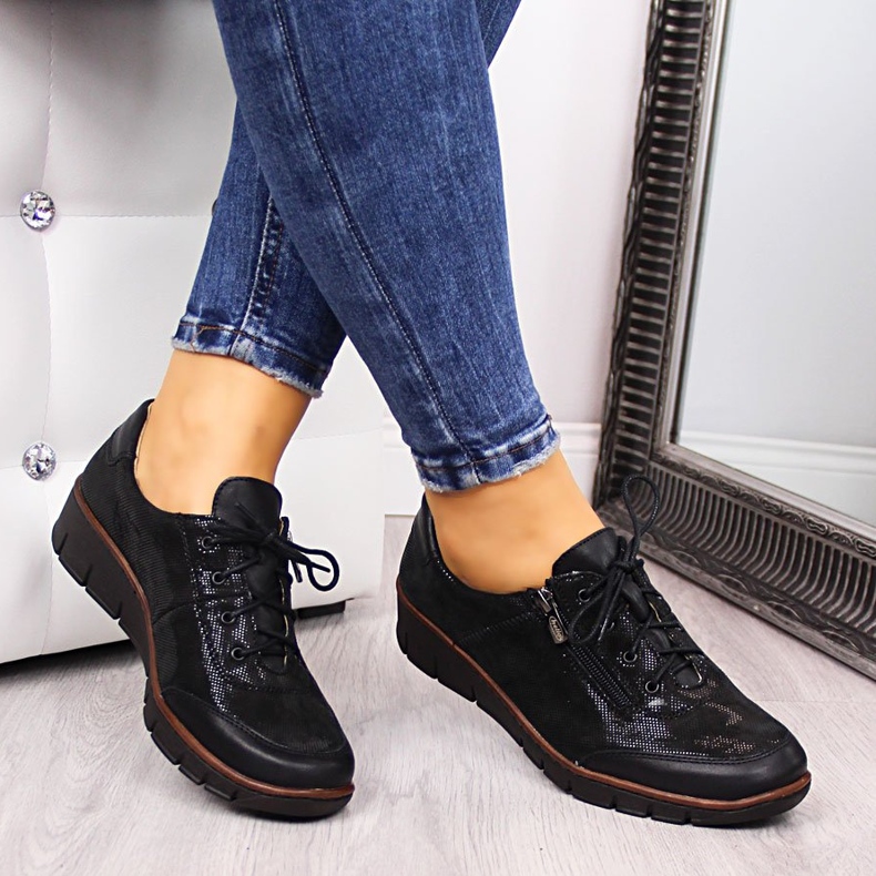 Schwarze glänzende Lederschuhe Helios 334 2